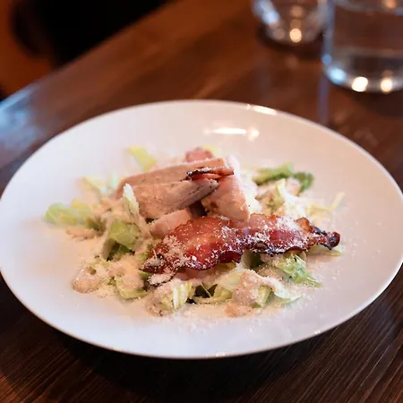 מלון Les Monts Charvin 3*